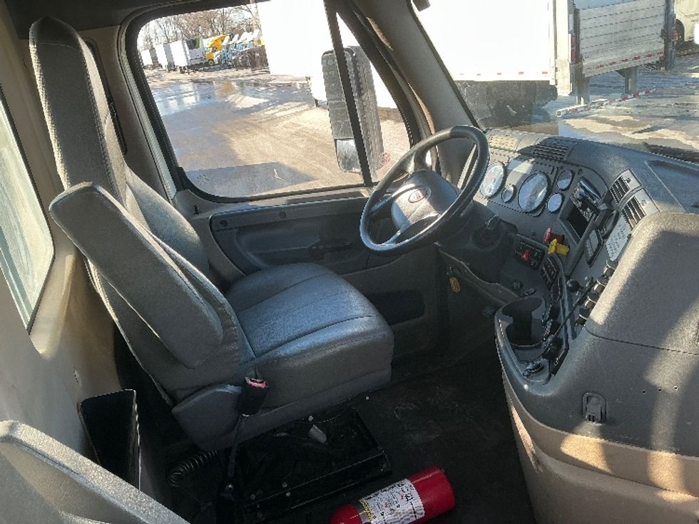 Day Cab Tractor-Heavy Duty Tractors-Freightliner-2019-Cascadia 12564ST-East Chicago-IN-547,354\n\t\tmiles-$ 30,750 - Image 14