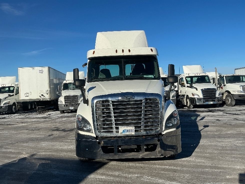 Day Cab Tractor-Heavy Duty Tractors-Freightliner-2019-Cascadia 12564ST-East Chicago-IN-547,354\n\t\tmiles-$ 30,750 - Image 2