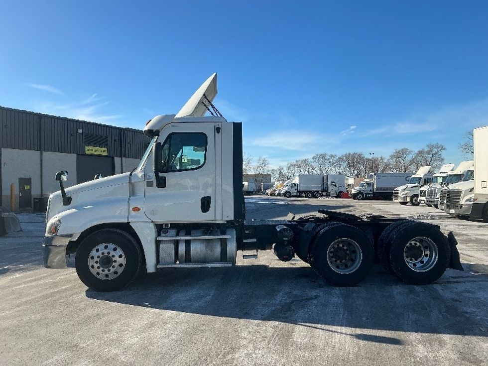 Day Cab Tractor-Heavy Duty Tractors-Freightliner-2019-Cascadia 12564ST-East Chicago-IN-547,354\n\t\tmiles-$ 30,750 - Image 4
