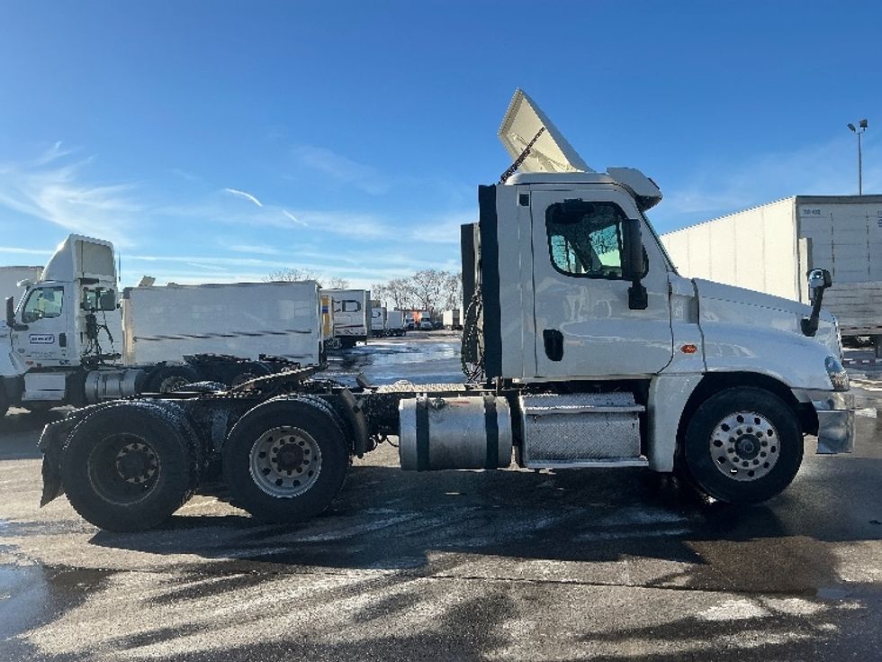 Day Cab Tractor-Heavy Duty Tractors-Freightliner-2019-Cascadia 12564ST-East Chicago-IN-547,354\n\t\tmiles-$ 30,750 - Image 8