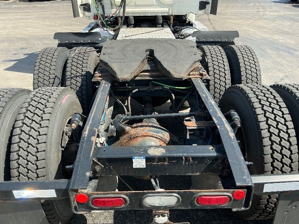 Day Cab Tractor-Heavy Duty Tractors-Freightliner-2019-Cascadia 12564ST-East Chicago-IN-550,903\n\t\tmiles-$ 32,250 - Image 6