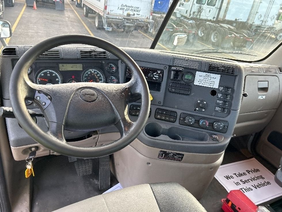 Day Cab Tractor-Heavy Duty Tractors-Freightliner-2019-Cascadia 12564ST-East Chicago-IN-560,193\n\t\tmiles-$ 30,000 - Image 11