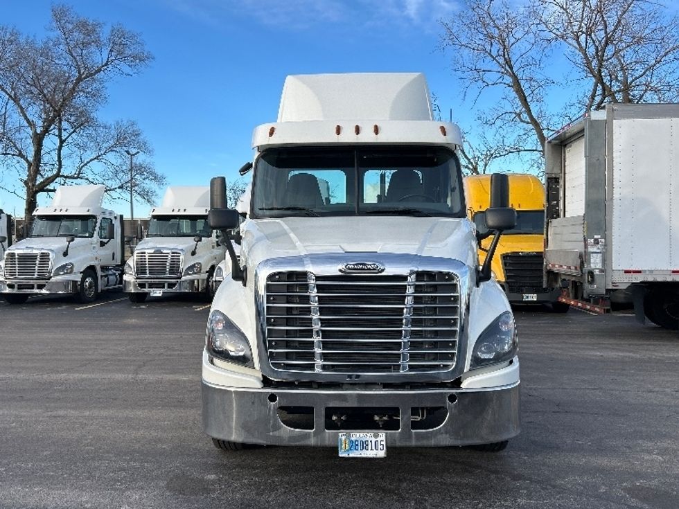 Day Cab Tractor-Heavy Duty Tractors-Freightliner-2019-Cascadia 12564ST-East Chicago-IN-560,193\n\t\tmiles-$ 30,000 - Image 2