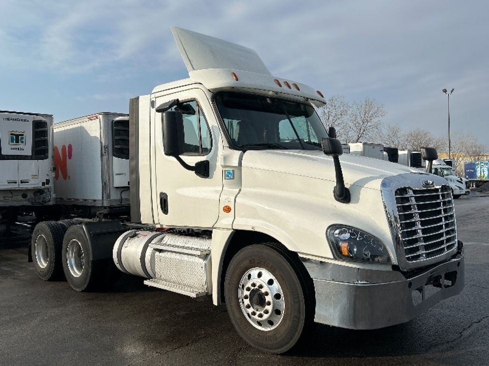 Day Cab Tractor-Heavy Duty Tractors-Freightliner-2019-Cascadia 12564ST-East Chicago-IN-563,949\n\t\tmiles-$ 30,500 - Image 1