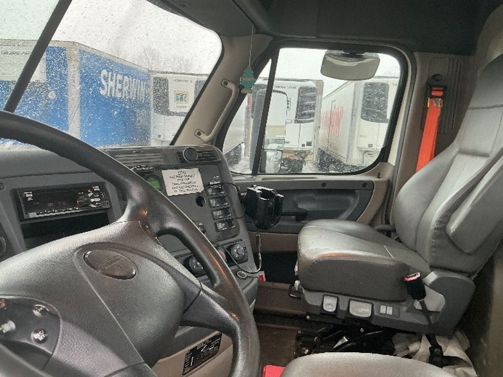 Day Cab Tractor-Heavy Duty Tractors-Freightliner-2019-Cascadia 12564ST-East Chicago-IN-563,949\n\t\tmiles-$ 30,500 - Image 10