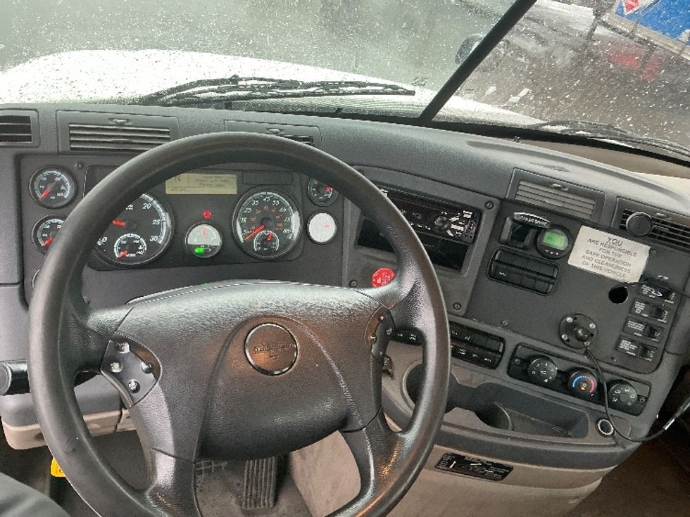 Day Cab Tractor-Heavy Duty Tractors-Freightliner-2019-Cascadia 12564ST-East Chicago-IN-563,949\n\t\tmiles-$ 30,500 - Image 11