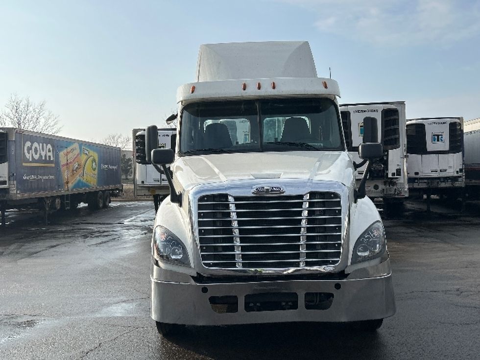 Day Cab Tractor-Heavy Duty Tractors-Freightliner-2019-Cascadia 12564ST-East Chicago-IN-563,949\n\t\tmiles-$ 30,500 - Image 2