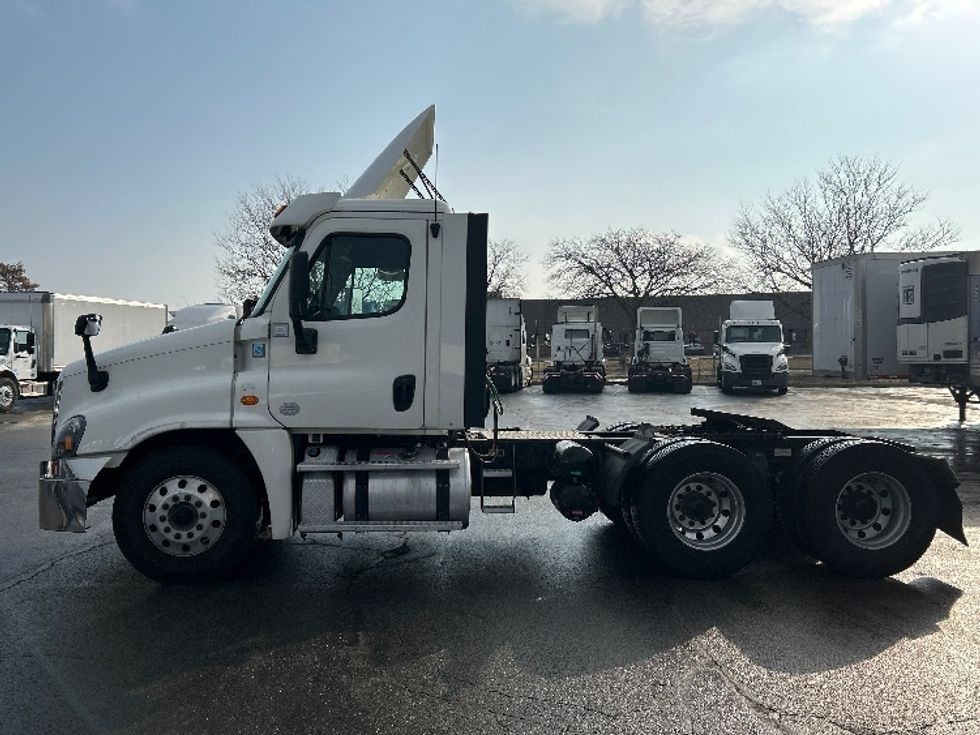 Day Cab Tractor-Heavy Duty Tractors-Freightliner-2019-Cascadia 12564ST-East Chicago-IN-563,949\n\t\tmiles-$ 30,500 - Image 4