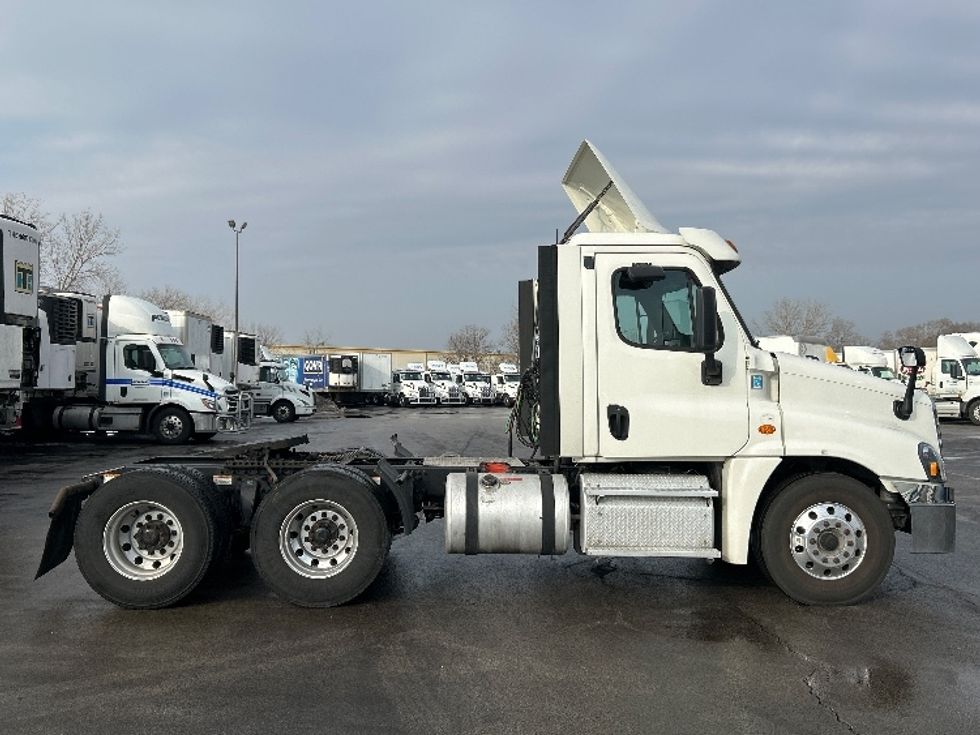 Day Cab Tractor-Heavy Duty Tractors-Freightliner-2019-Cascadia 12564ST-East Chicago-IN-563,949\n\t\tmiles-$ 30,500 - Image 8