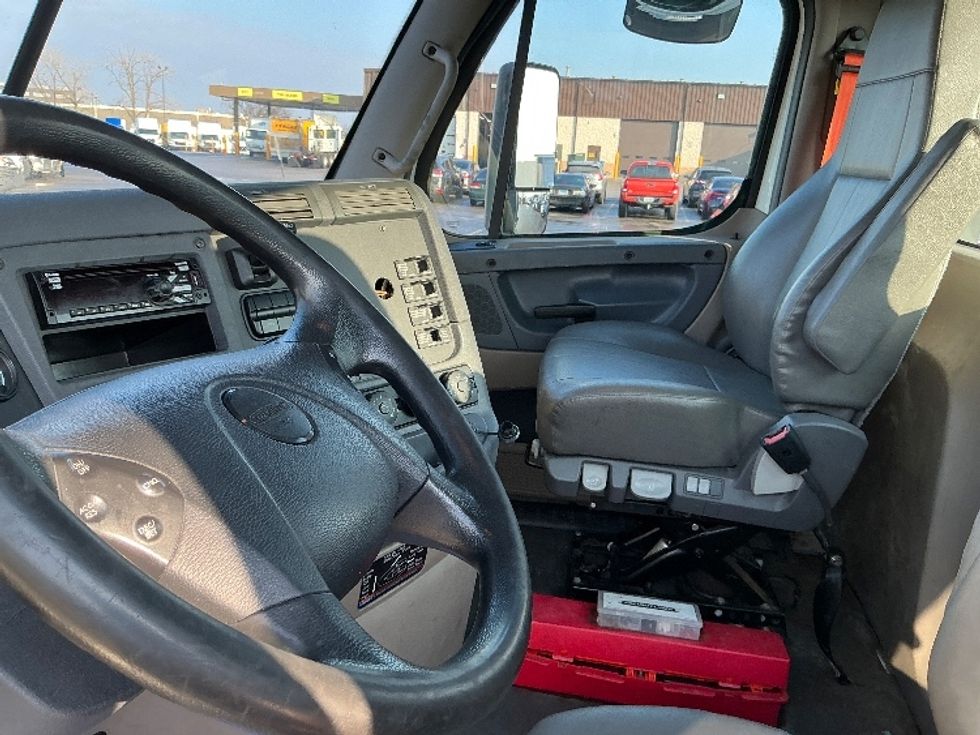 Day Cab Tractor-Heavy Duty Tractors-Freightliner-2019-Cascadia 12564ST-East Chicago-IN-563,951\n\t\tmiles-$ 30,500 - Image 10