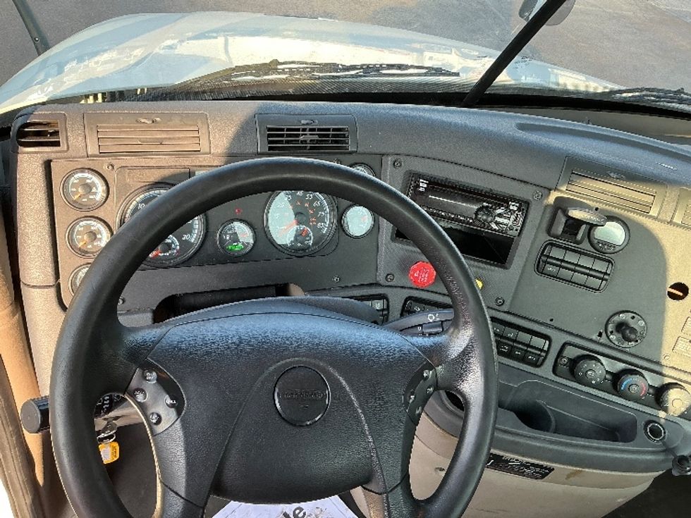 Day Cab Tractor-Heavy Duty Tractors-Freightliner-2019-Cascadia 12564ST-East Chicago-IN-563,951\n\t\tmiles-$ 30,500 - Image 11