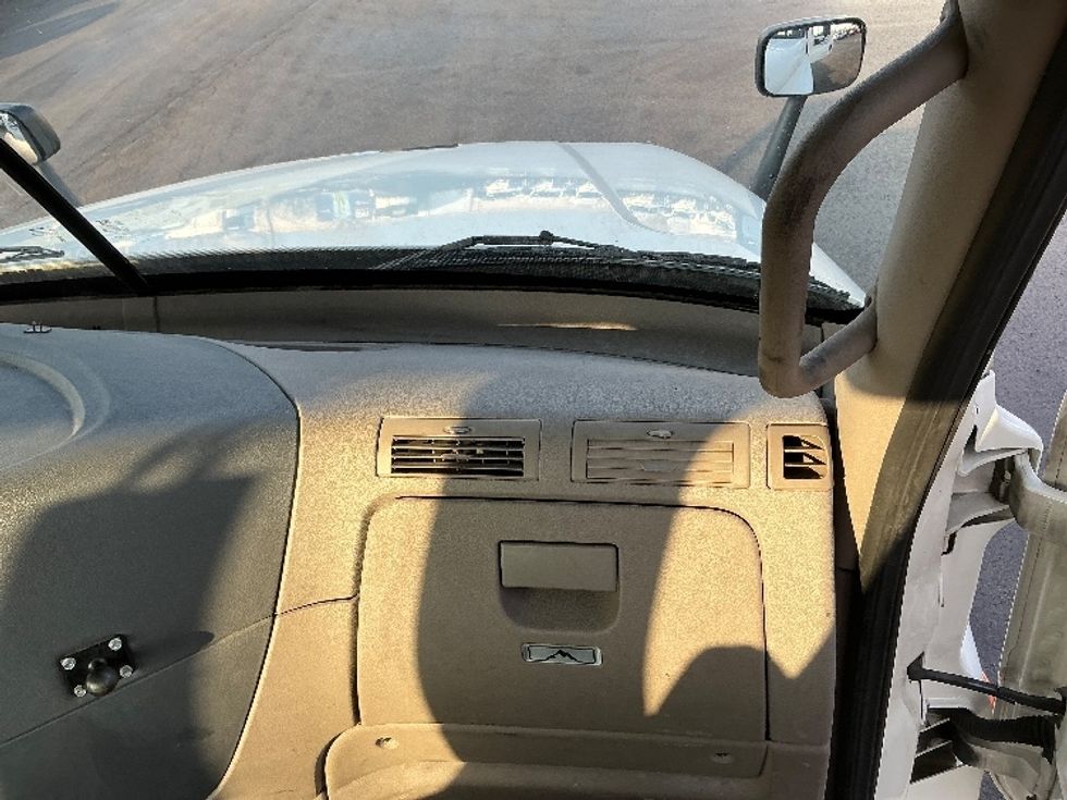 Day Cab Tractor-Heavy Duty Tractors-Freightliner-2019-Cascadia 12564ST-East Chicago-IN-563,951\n\t\tmiles-$ 30,500 - Image 13