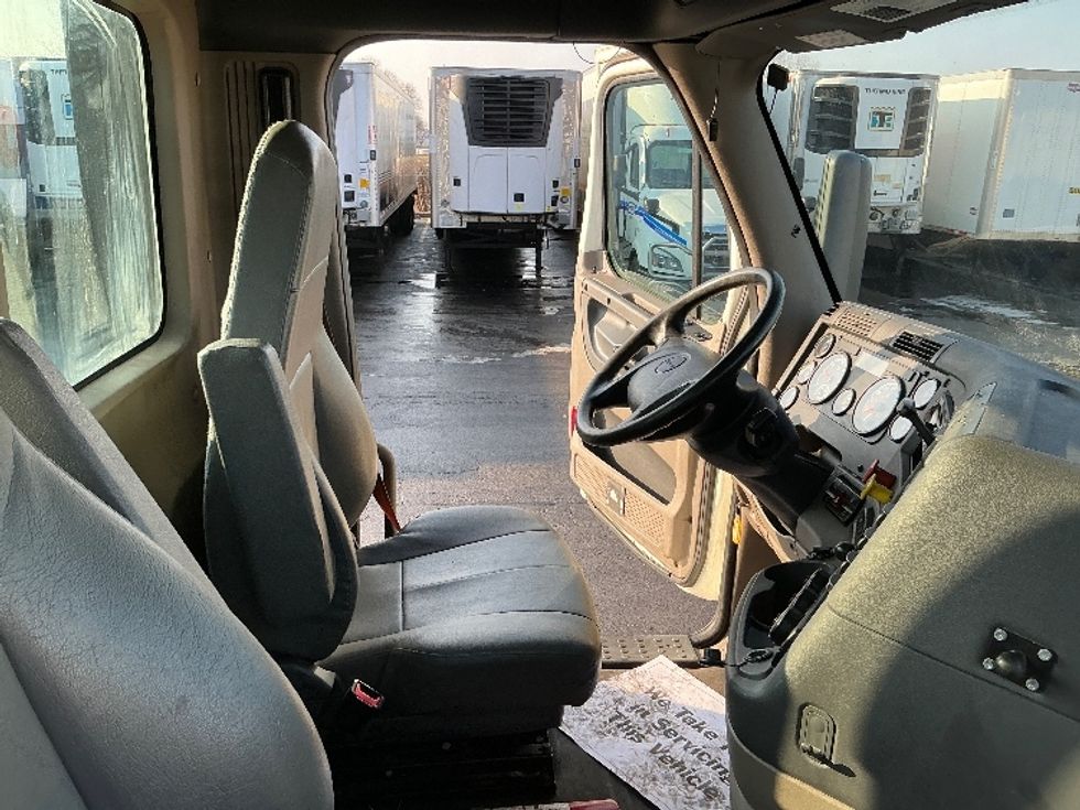 Day Cab Tractor-Heavy Duty Tractors-Freightliner-2019-Cascadia 12564ST-East Chicago-IN-563,951\n\t\tmiles-$ 30,500 - Image 14