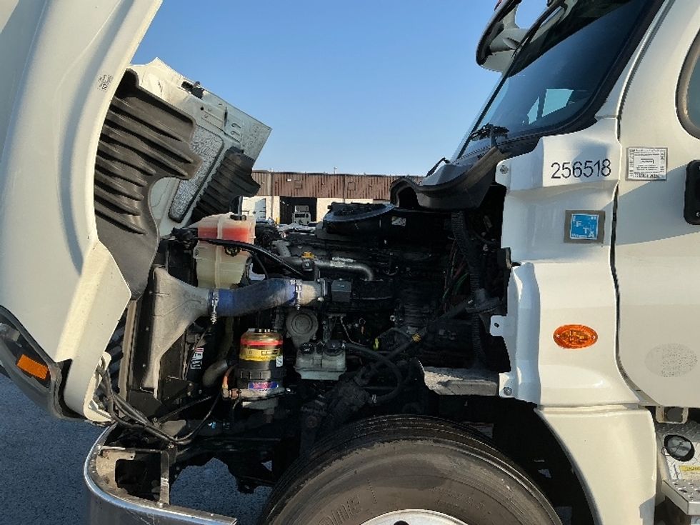 Day Cab Tractor-Heavy Duty Tractors-Freightliner-2019-Cascadia 12564ST-East Chicago-IN-563,951\n\t\tmiles-$ 30,500 - Image 16