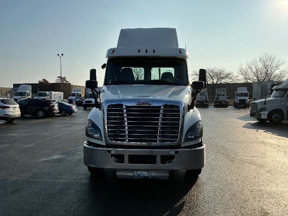 Day Cab Tractor-Heavy Duty Tractors-Freightliner-2019-Cascadia 12564ST-East Chicago-IN-563,951\n\t\tmiles-$ 30,500 - Image 2