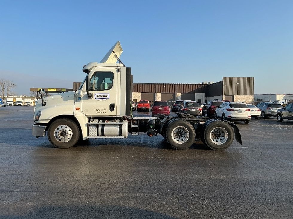 Day Cab Tractor-Heavy Duty Tractors-Freightliner-2019-Cascadia 12564ST-East Chicago-IN-563,951\n\t\tmiles-$ 30,500 - Image 4