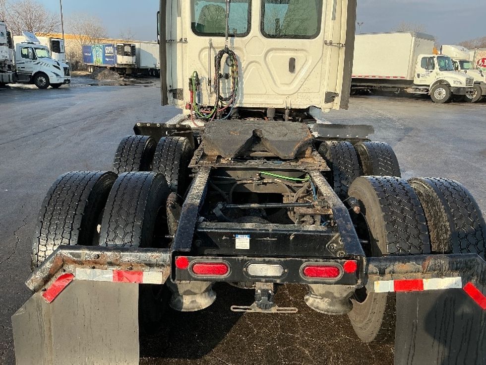 Day Cab Tractor-Heavy Duty Tractors-Freightliner-2019-Cascadia 12564ST-East Chicago-IN-563,951\n\t\tmiles-$ 30,500 - Image 6