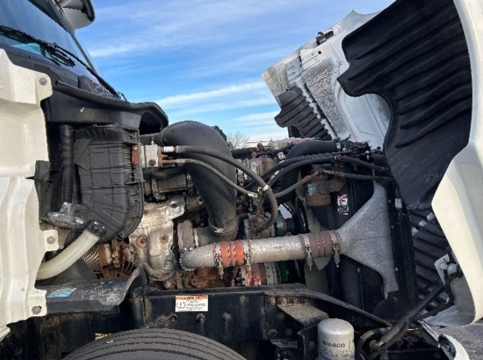 Day Cab Tractor-Heavy Duty Tractors-Freightliner-2019-Cascadia 12564ST-East Chicago-IN-586,995\n\t\tmiles-$ 27,000 - Image 15