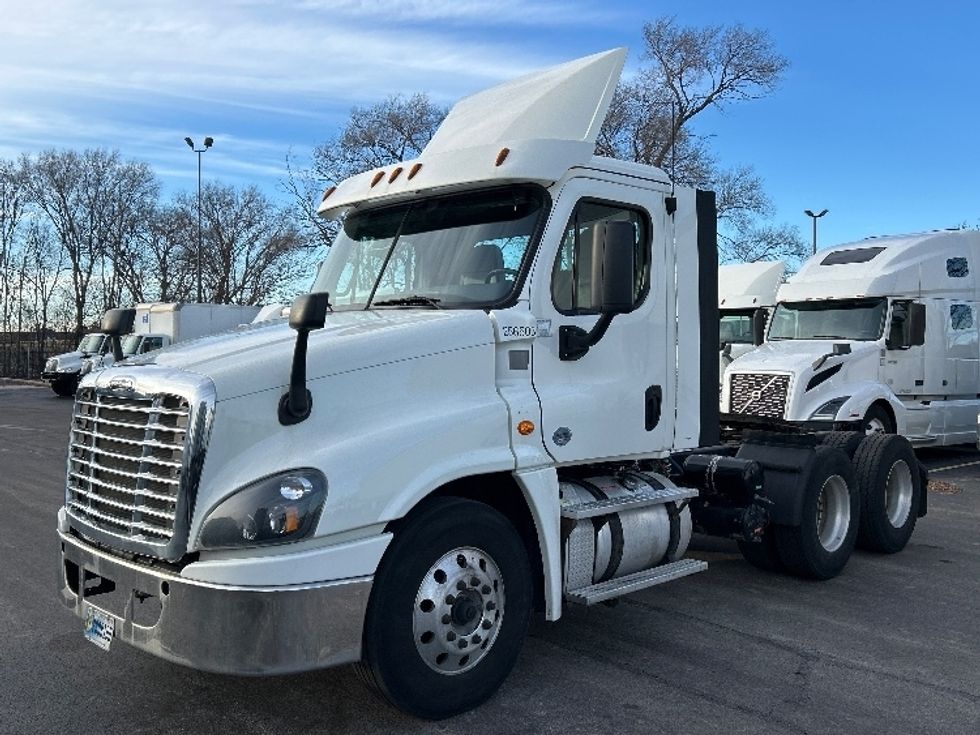 Day Cab Tractor-Heavy Duty Tractors-Freightliner-2019-Cascadia 12564ST-East Chicago-IN-586,995\n\t\tmiles-$ 27,000 - Image 3