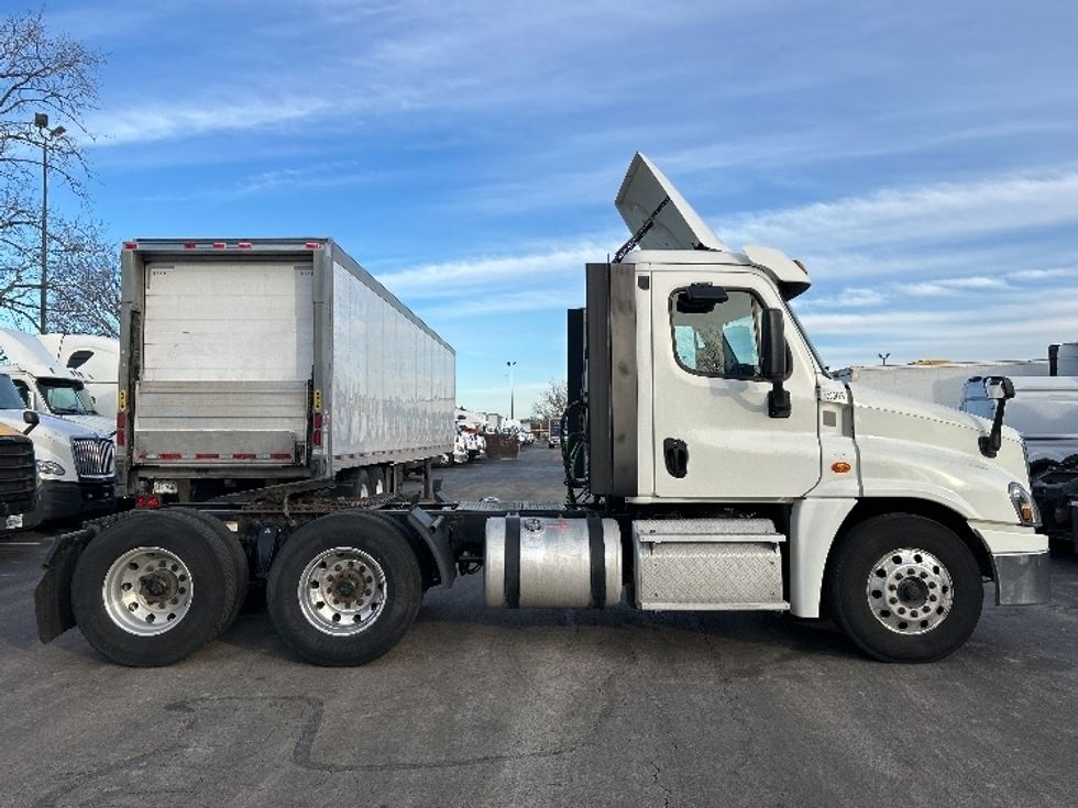 Day Cab Tractor-Heavy Duty Tractors-Freightliner-2019-Cascadia 12564ST-East Chicago-IN-586,995\n\t\tmiles-$ 27,000 - Image 8