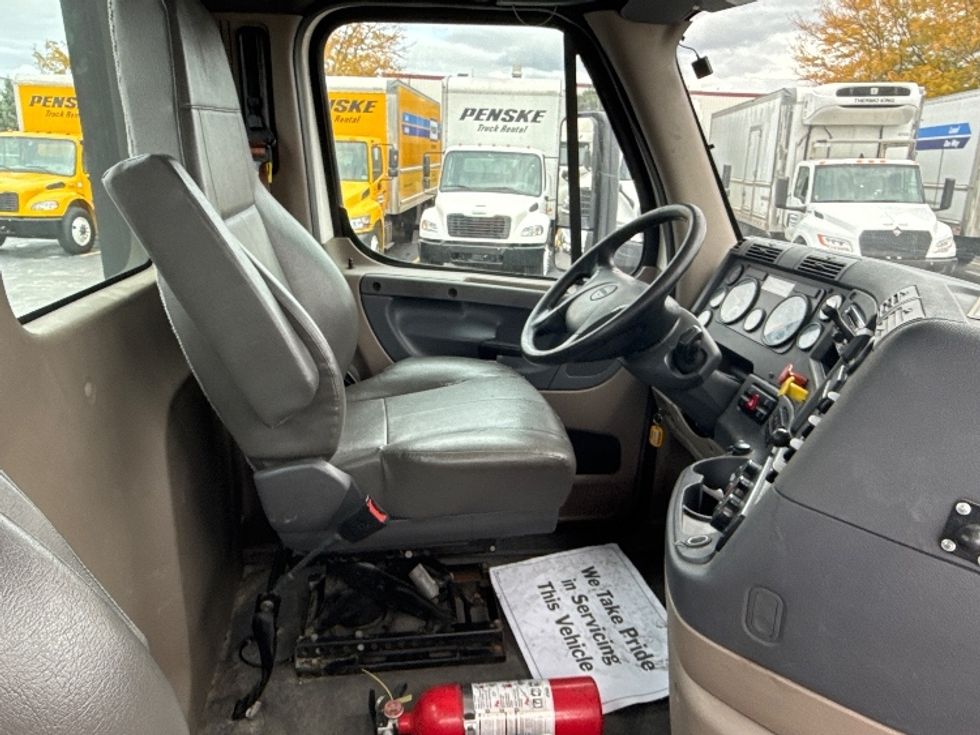 Day Cab Tractor-Heavy Duty Tractors-Freightliner-2019-Cascadia 12564ST-East Chicago-IN-590,555\n\t\tmiles-$ 26,000 - Image 12