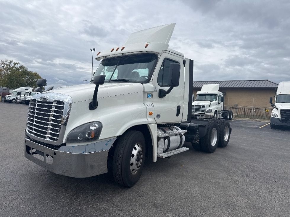 Day Cab Tractor-Heavy Duty Tractors-Freightliner-2019-Cascadia 12564ST-East Chicago-IN-590,555\n\t\tmiles-$ 26,000 - Image 3