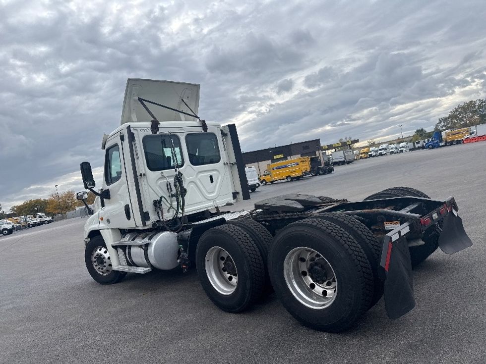 Day Cab Tractor-Heavy Duty Tractors-Freightliner-2019-Cascadia 12564ST-East Chicago-IN-590,555\n\t\tmiles-$ 26,000 - Image 4