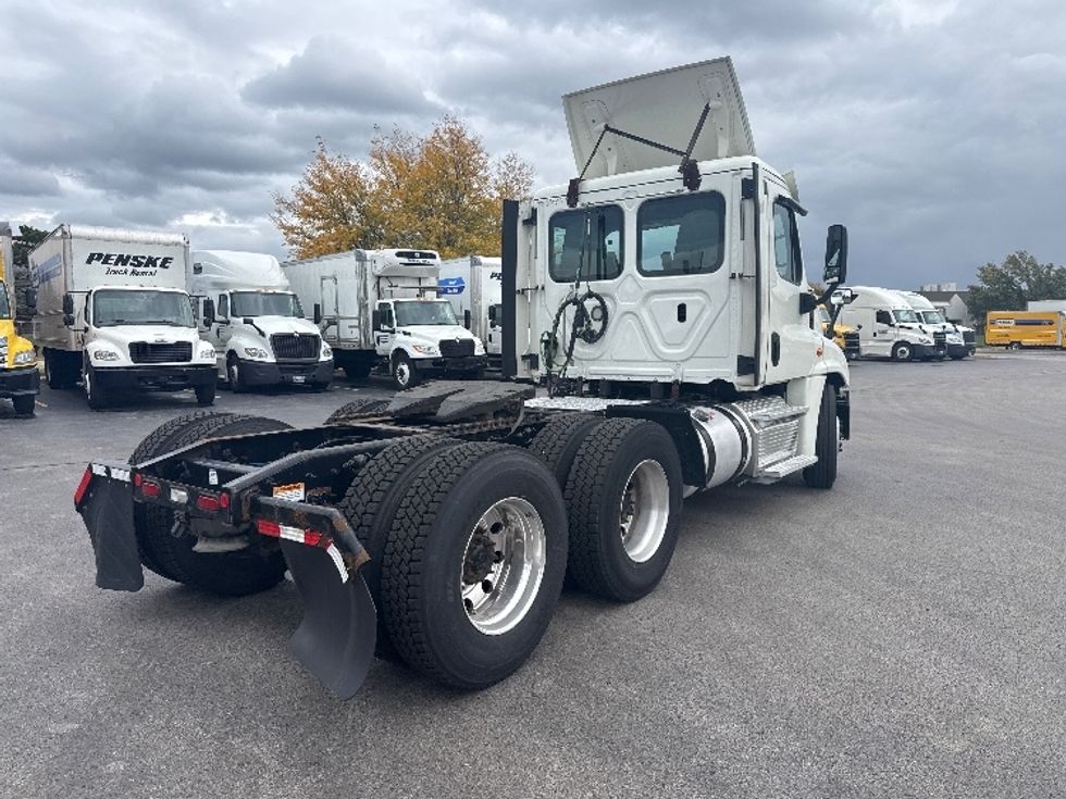 Day Cab Tractor-Heavy Duty Tractors-Freightliner-2019-Cascadia 12564ST-East Chicago-IN-590,555\n\t\tmiles-$ 26,000 - Image 6