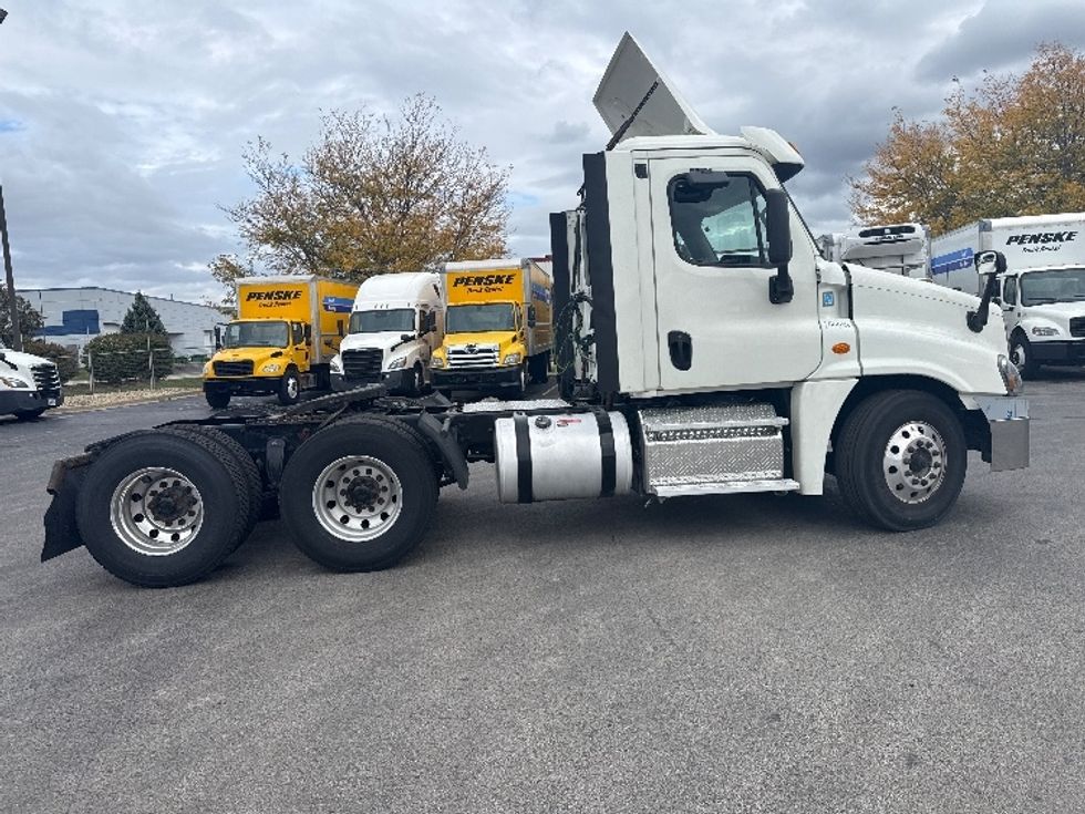 Day Cab Tractor-Heavy Duty Tractors-Freightliner-2019-Cascadia 12564ST-East Chicago-IN-590,555\n\t\tmiles-$ 26,000 - Image 7