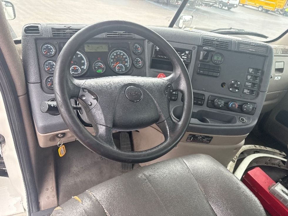 Day Cab Tractor-Heavy Duty Tractors-Freightliner-2019-Cascadia 12564ST-East Chicago-IN-590,555\n\t\tmiles-$ 26,000 - Image 9
