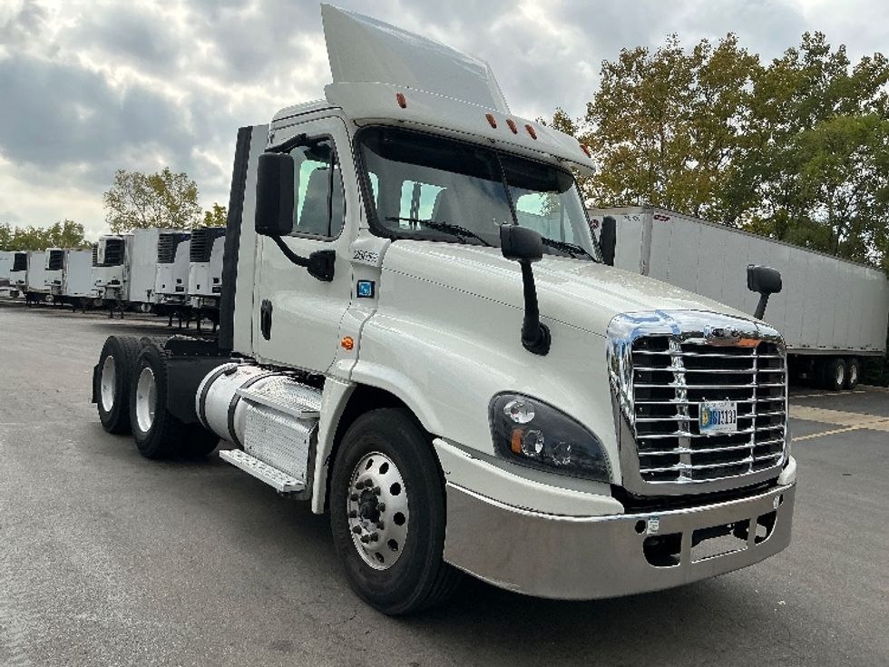 Day Cab Tractor-Heavy Duty Tractors-Freightliner-2019-Cascadia 12564ST-East Chicago-IN-616,145\n\t\tmiles-$ 24,250 - Image 1