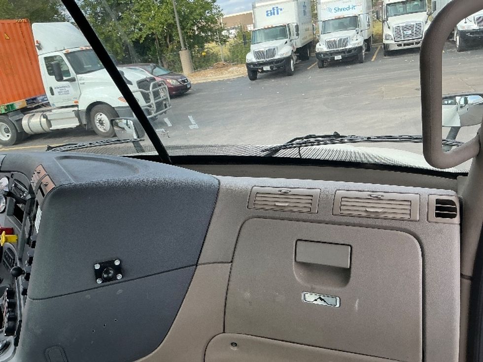Day Cab Tractor-Heavy Duty Tractors-Freightliner-2019-Cascadia 12564ST-East Chicago-IN-616,145\n\t\tmiles-$ 24,250 - Image 12