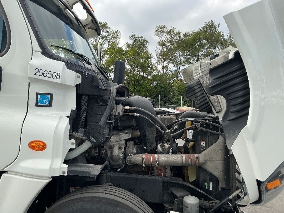 Day Cab Tractor-Heavy Duty Tractors-Freightliner-2019-Cascadia 12564ST-East Chicago-IN-616,145\n\t\tmiles-$ 24,250 - Image 14