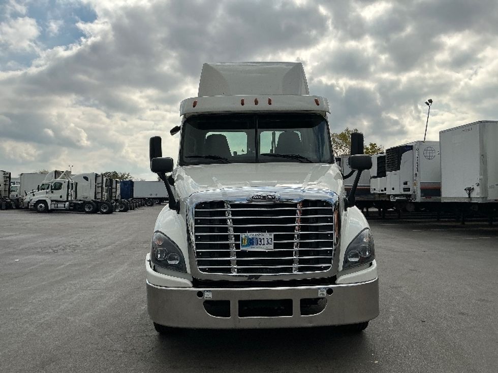 Day Cab Tractor-Heavy Duty Tractors-Freightliner-2019-Cascadia 12564ST-East Chicago-IN-616,145\n\t\tmiles-$ 24,250 - Image 2