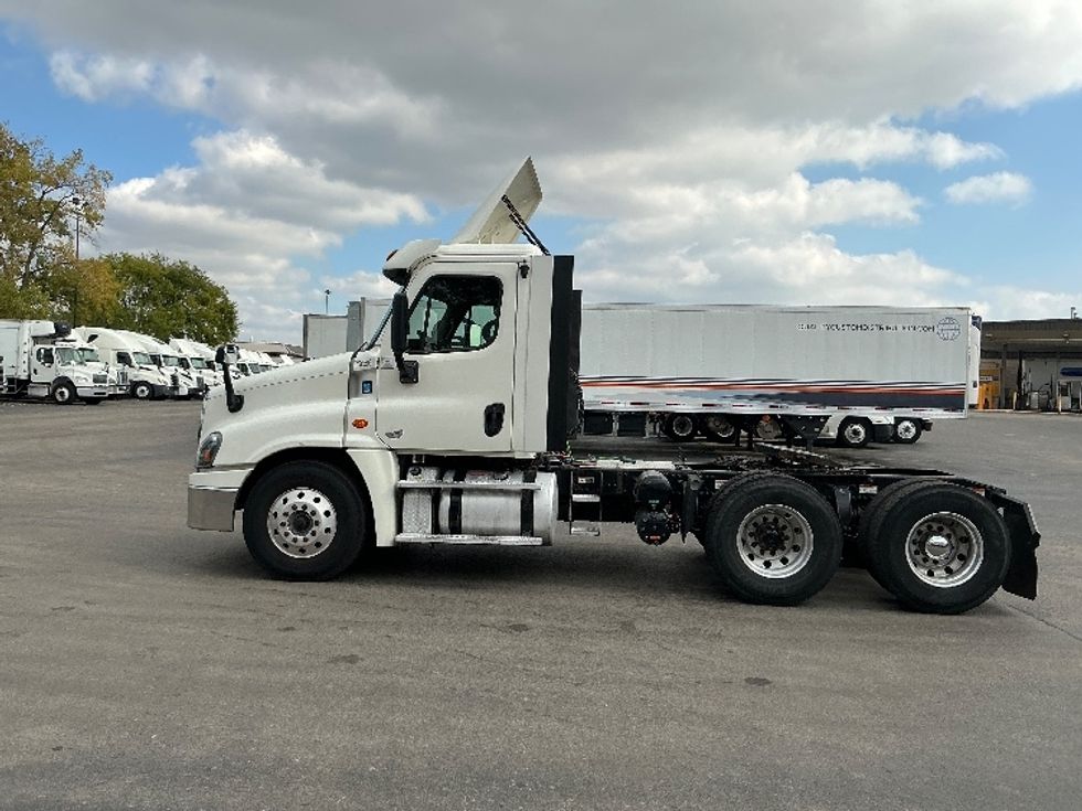 Day Cab Tractor-Heavy Duty Tractors-Freightliner-2019-Cascadia 12564ST-East Chicago-IN-616,145\n\t\tmiles-$ 24,250 - Image 4