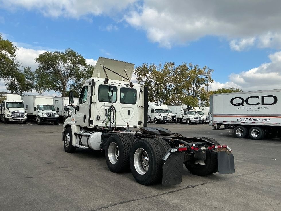 Day Cab Tractor-Heavy Duty Tractors-Freightliner-2019-Cascadia 12564ST-East Chicago-IN-616,145\n\t\tmiles-$ 24,250 - Image 5