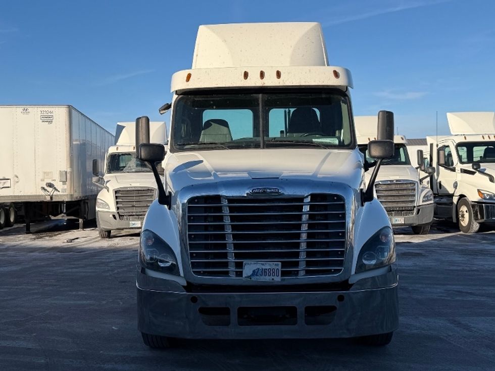 Day Cab Tractor-Heavy Duty Tractors-Freightliner-2019-Cascadia 12564ST-East Chicago-IN-619,872\n\t\tmiles-$ 23,250 - Image 2