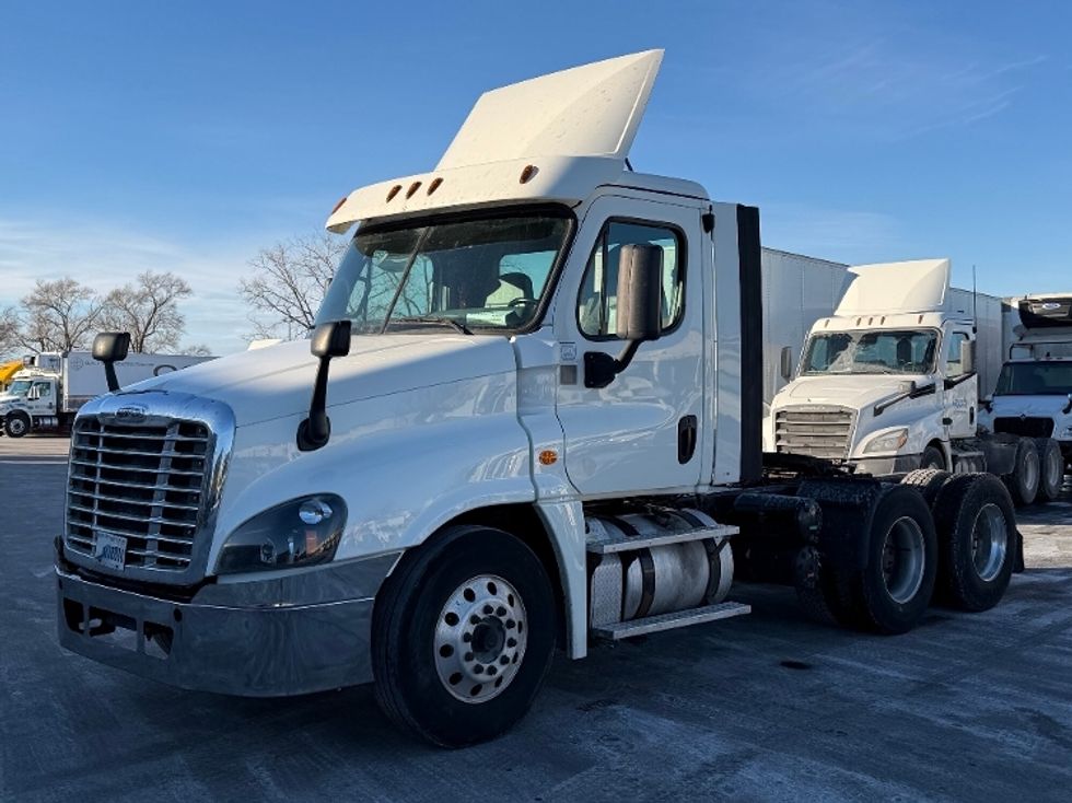 Day Cab Tractor-Heavy Duty Tractors-Freightliner-2019-Cascadia 12564ST-East Chicago-IN-619,872\n\t\tmiles-$ 23,250 - Image 3