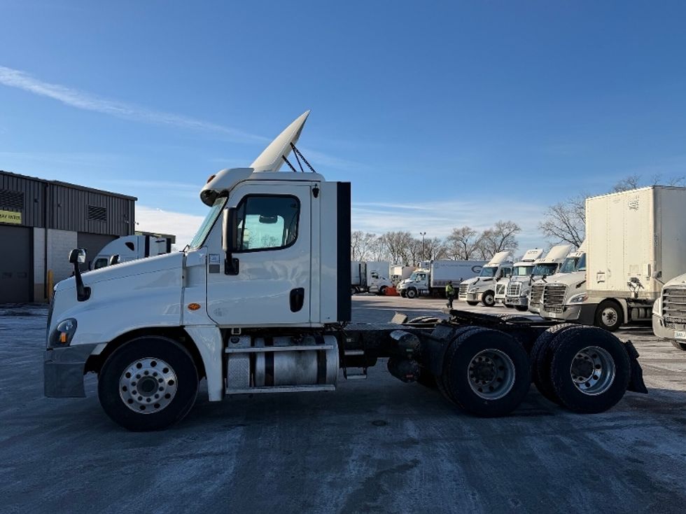 Day Cab Tractor-Heavy Duty Tractors-Freightliner-2019-Cascadia 12564ST-East Chicago-IN-619,872\n\t\tmiles-$ 23,250 - Image 4