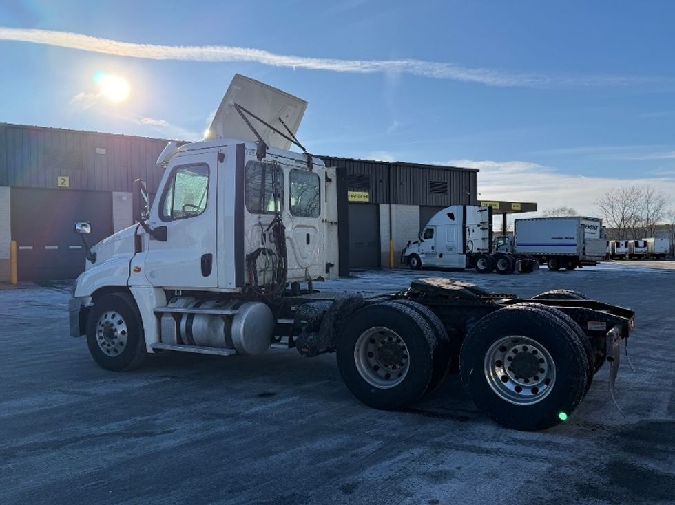Day Cab Tractor-Heavy Duty Tractors-Freightliner-2019-Cascadia 12564ST-East Chicago-IN-619,872\n\t\tmiles-$ 23,250 - Image 5
