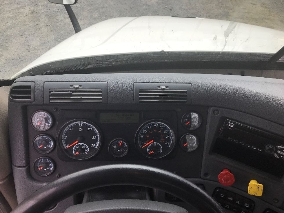 Day Cab Tractor-Heavy Duty Tractors-Freightliner-2019-Cascadia 12564ST-East Chicago-IN-638,247\n\t\tmiles-$ 21,250 - Image 11