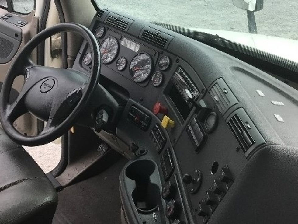 Day Cab Tractor-Heavy Duty Tractors-Freightliner-2019-Cascadia 12564ST-East Chicago-IN-638,247\n\t\tmiles-$ 21,250 - Image 14