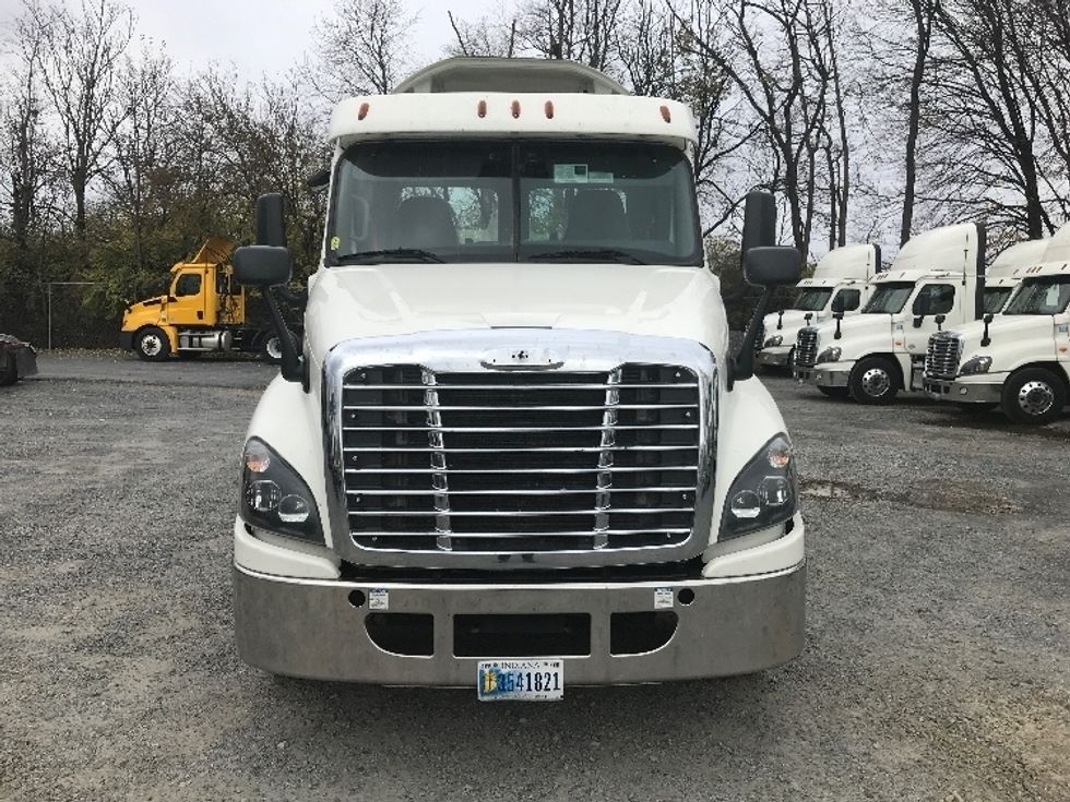 Day Cab Tractor-Heavy Duty Tractors-Freightliner-2019-Cascadia 12564ST-East Chicago-IN-638,247\n\t\tmiles-$ 21,250 - Image 2