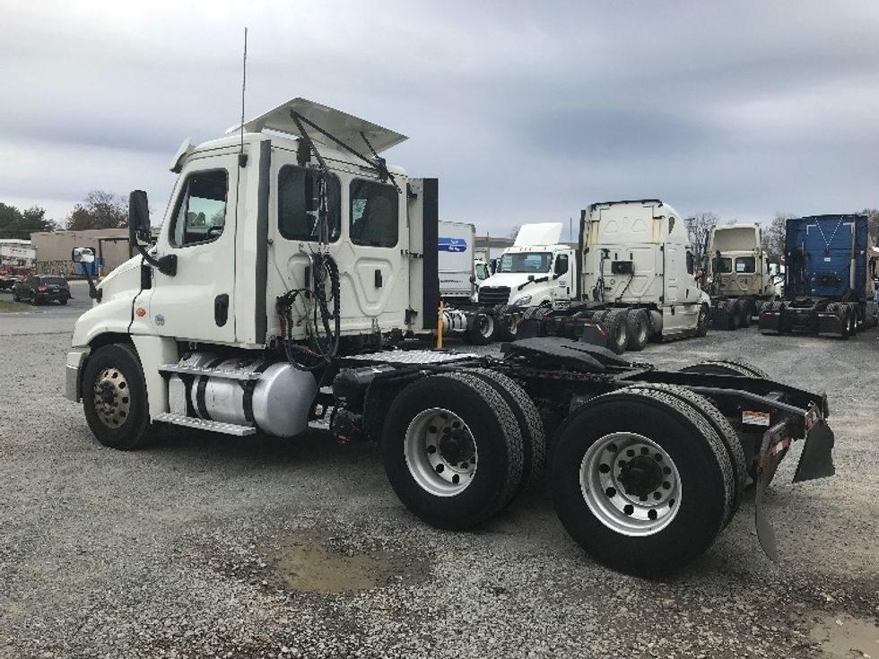 Day Cab Tractor-Heavy Duty Tractors-Freightliner-2019-Cascadia 12564ST-East Chicago-IN-638,247\n\t\tmiles-$ 21,250 - Image 5