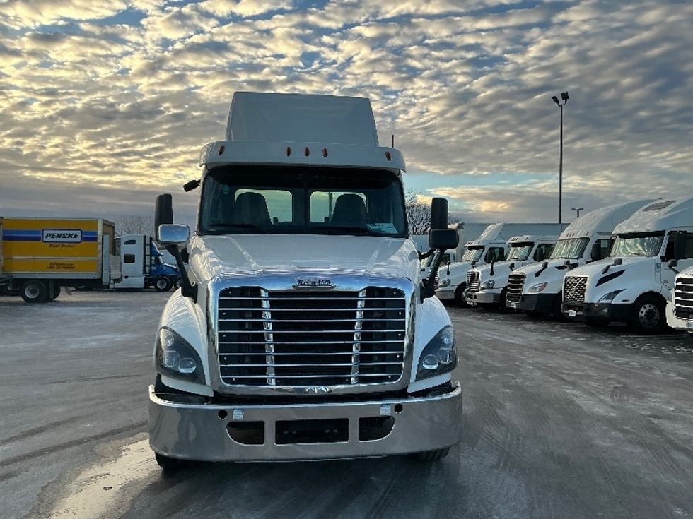 Day Cab Tractor-Heavy Duty Tractors-Freightliner-2019-Cascadia 12564ST-East Chicago-IN-655,571\n\t\tmiles-$ 21,250 - Image 2