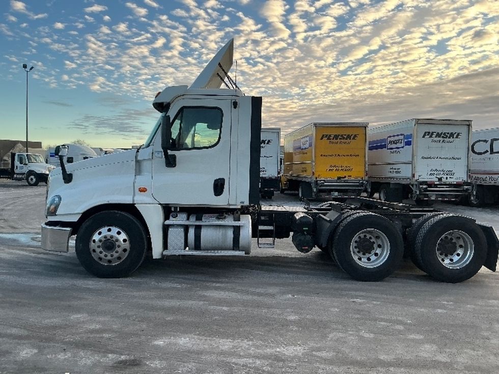 Day Cab Tractor-Heavy Duty Tractors-Freightliner-2019-Cascadia 12564ST-East Chicago-IN-655,571\n\t\tmiles-$ 21,250 - Image 4