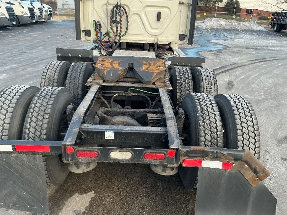 Day Cab Tractor-Heavy Duty Tractors-Freightliner-2019-Cascadia 12564ST-East Chicago-IN-655,571\n\t\tmiles-$ 21,250 - Image 6