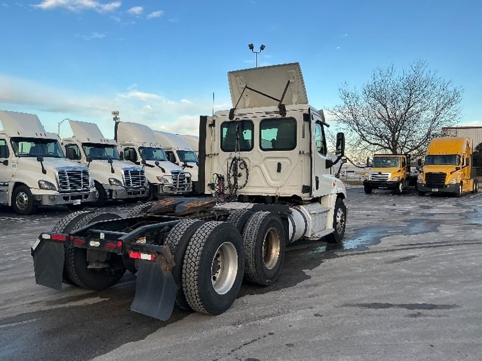 Day Cab Tractor-Heavy Duty Tractors-Freightliner-2019-Cascadia 12564ST-East Chicago-IN-655,571\n\t\tmiles-$ 21,250 - Image 7