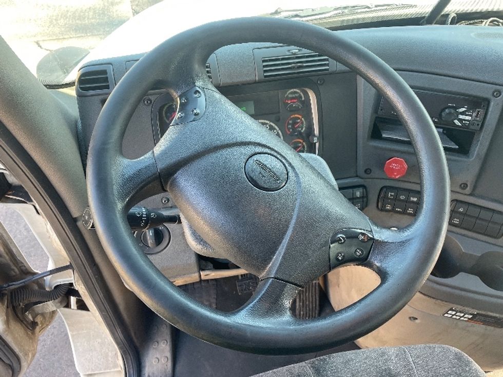Day Cab Tractor-Heavy Duty Tractors-Freightliner-2019-Cascadia 12564ST-Edison-NJ-202,325\n\t\tmiles-$ 52,250 - Image 11