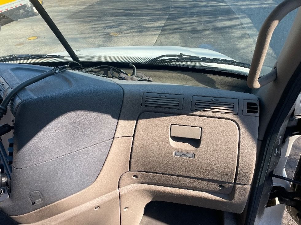 Day Cab Tractor-Heavy Duty Tractors-Freightliner-2019-Cascadia 12564ST-Edison-NJ-202,325\n\t\tmiles-$ 52,250 - Image 13